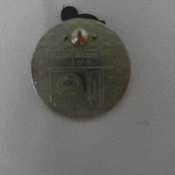 Four Walt Disney World Trading Pins - Picture 5 of 7